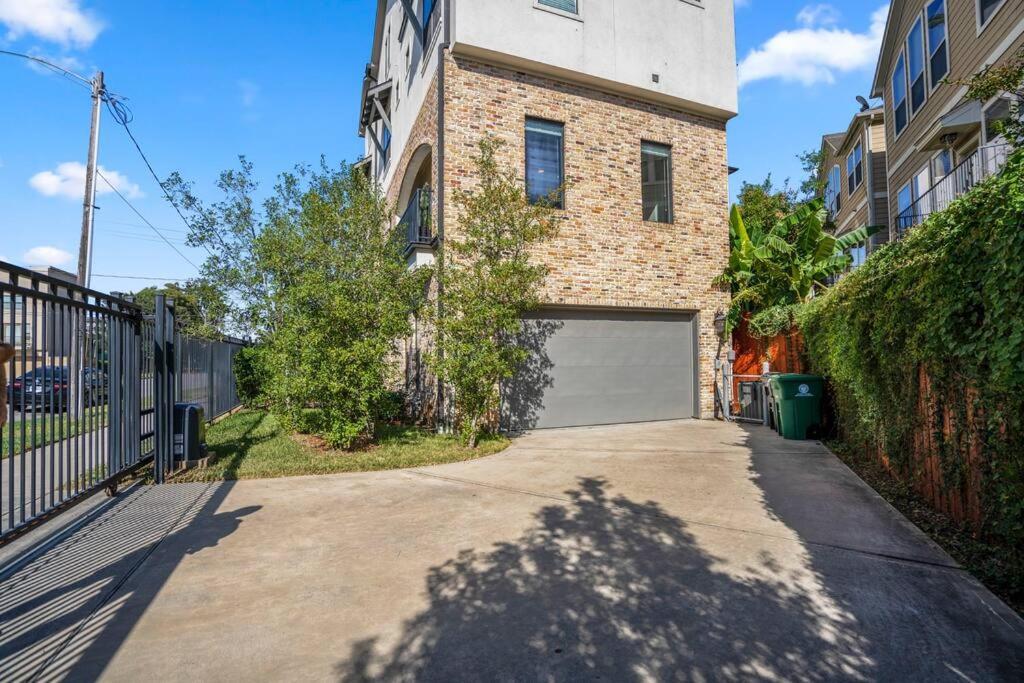 Luxury Downtown Home W Rooftop Deck In The Skyline Χιούστον Εξωτερικό φωτογραφία