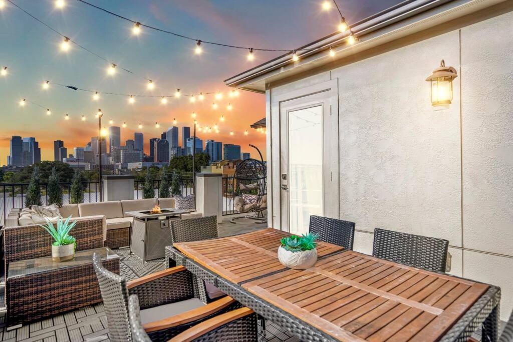 Luxury Downtown Home W Rooftop Deck In The Skyline Χιούστον Εξωτερικό φωτογραφία