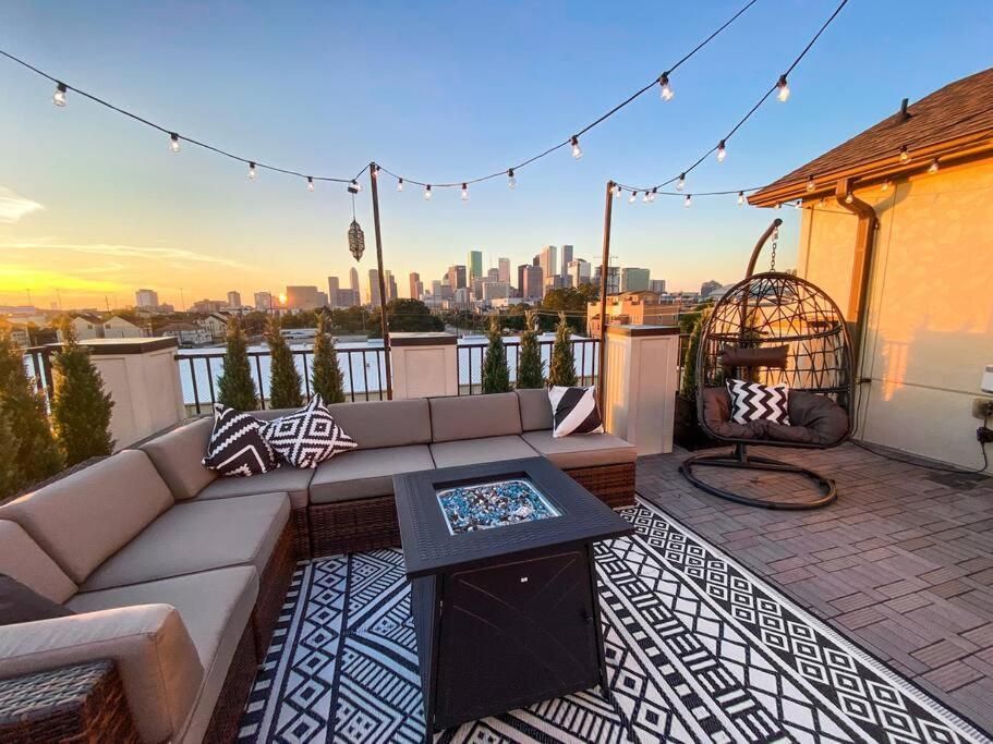 Luxury Downtown Home W Rooftop Deck In The Skyline Χιούστον Εξωτερικό φωτογραφία